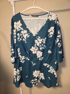 BloomChic Blue Floral Blouse (US 18‑20) – White Flower Print, Flowy & Feminine